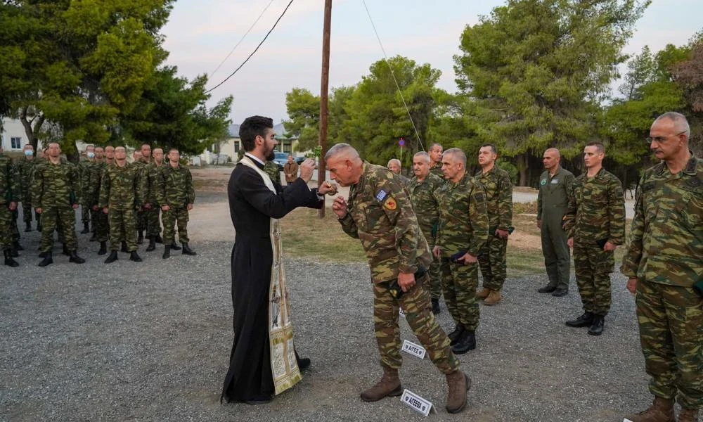 Ο αρχηγός ΓΕΕΘΑ στον αγιασμό του σχολείου Υποβρυχίων Καταστροφών του Στρατού Ξηράς